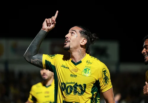 Mirassol goleia o Bahia