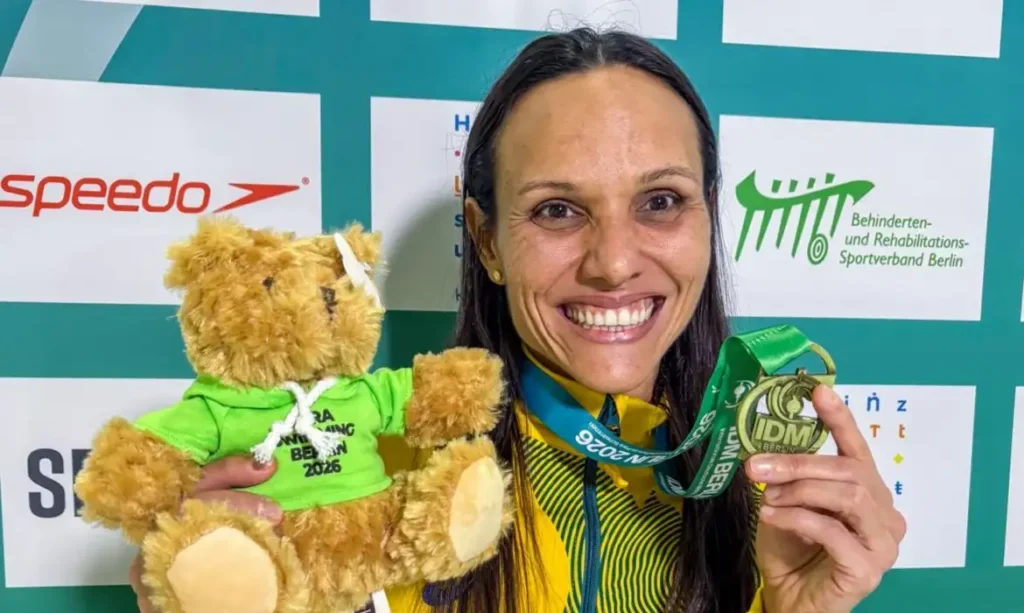 Carol Santiago ouro